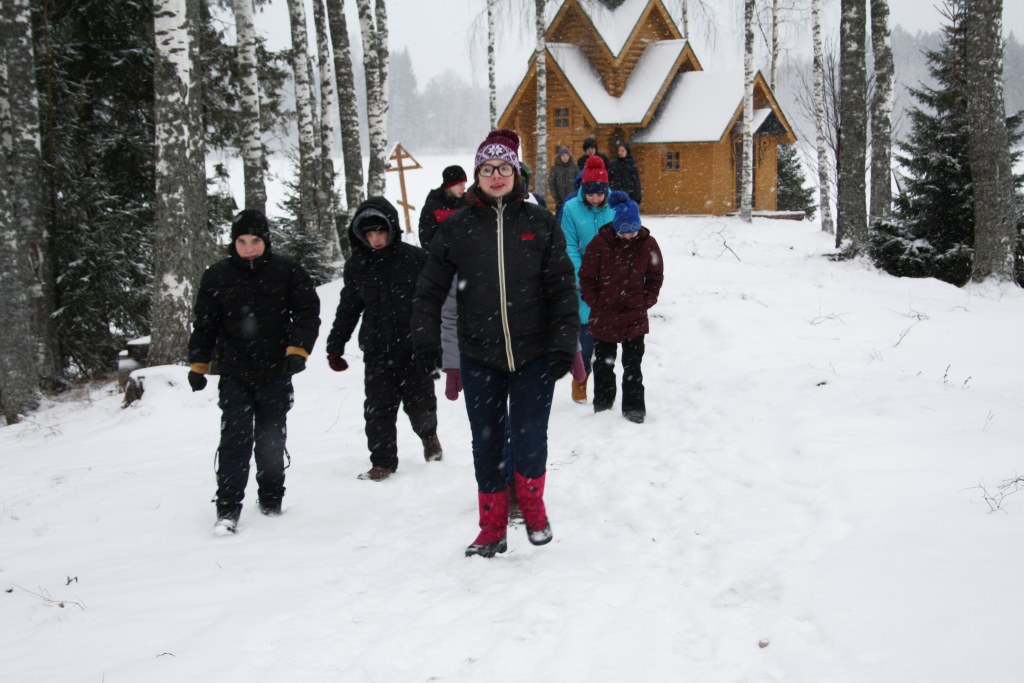 В дни Светлого Христова Рождества воспитанники Олонецкого детского дома посетили наш монастырь.