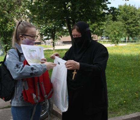 Награждение победителей и участников детского конкурса рисунков